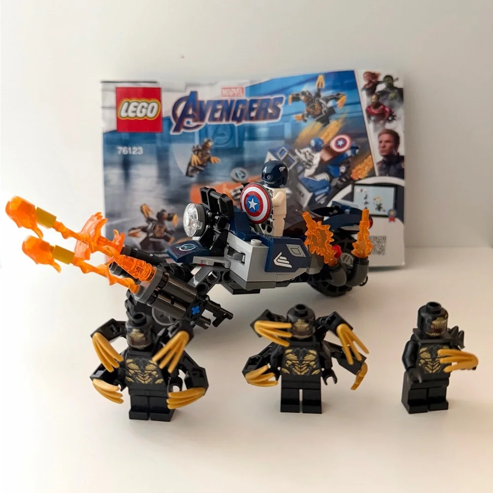 LEGO Marvel Super Heroes Captain America Outriders Attack - #76123 (Retired Set)